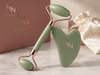 Coffret Gua Sha & Rouleau Visage Sculptant en Pierre Minérale — LYN Beauty™ — logo LYN Beauty